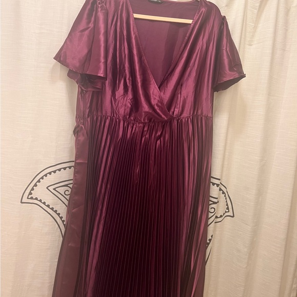Beautiful satin burgundy purple dress - Picture 5 of 5